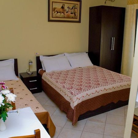 Hotel 4 Stinet Vlorë エクステリア 写真