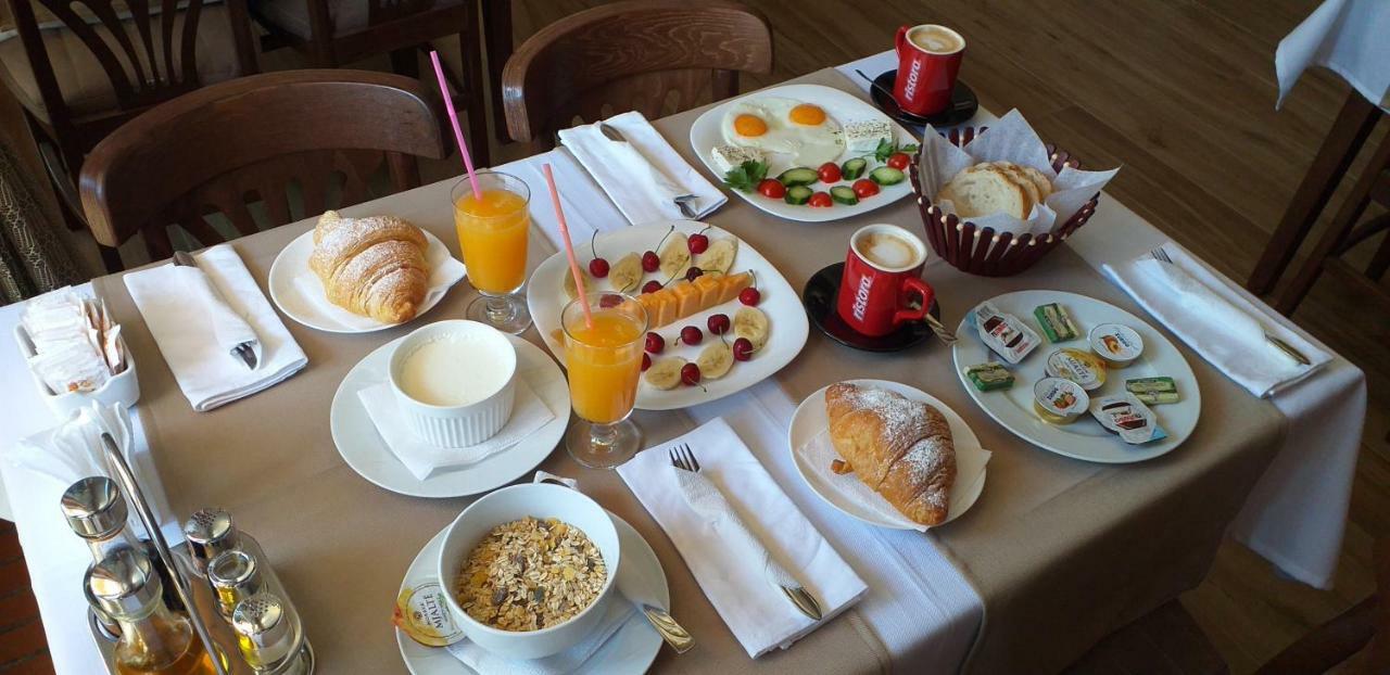 Hotel 4 Stinet Vlorë エクステリア 写真