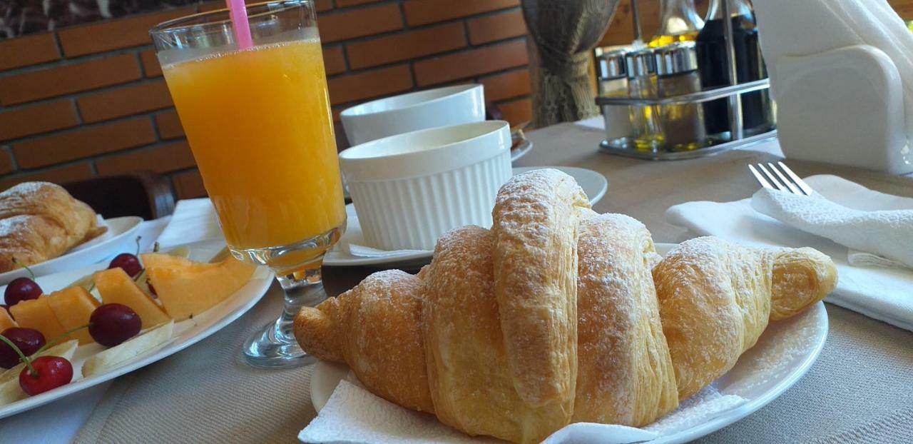 Hotel 4 Stinet Vlorë エクステリア 写真