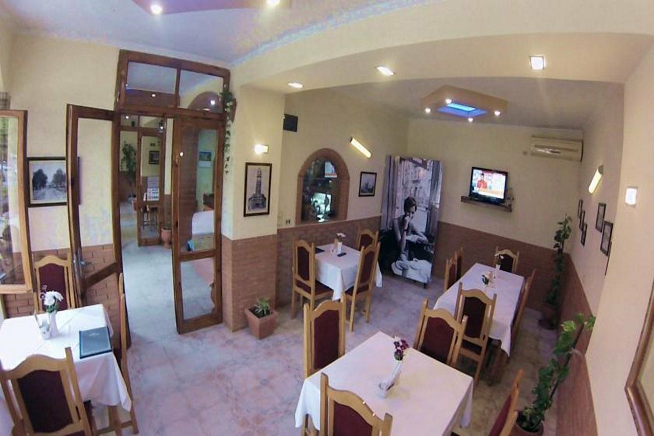 Hotel 4 Stinet Vlorë エクステリア 写真