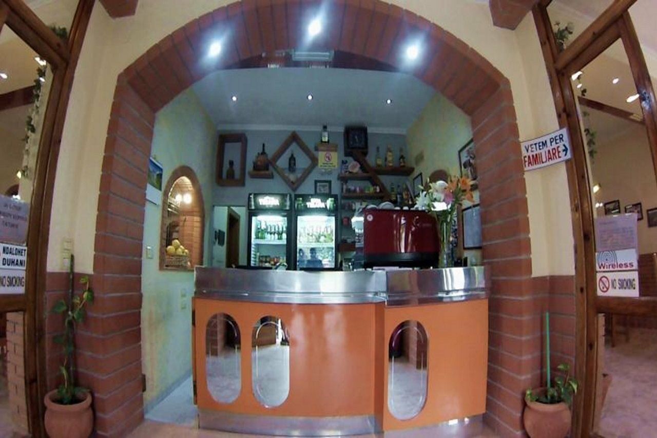 Hotel 4 Stinet Vlorë エクステリア 写真