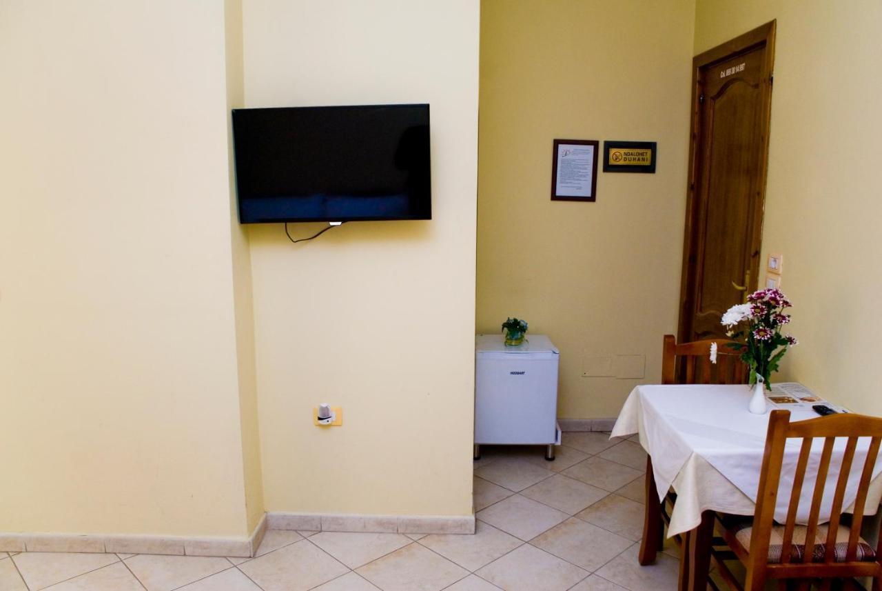 Hotel 4 Stinet Vlorë エクステリア 写真